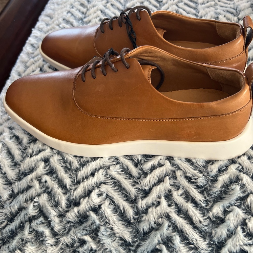 Express Men's Brown Leather Oxfords - Picture 2 of 4